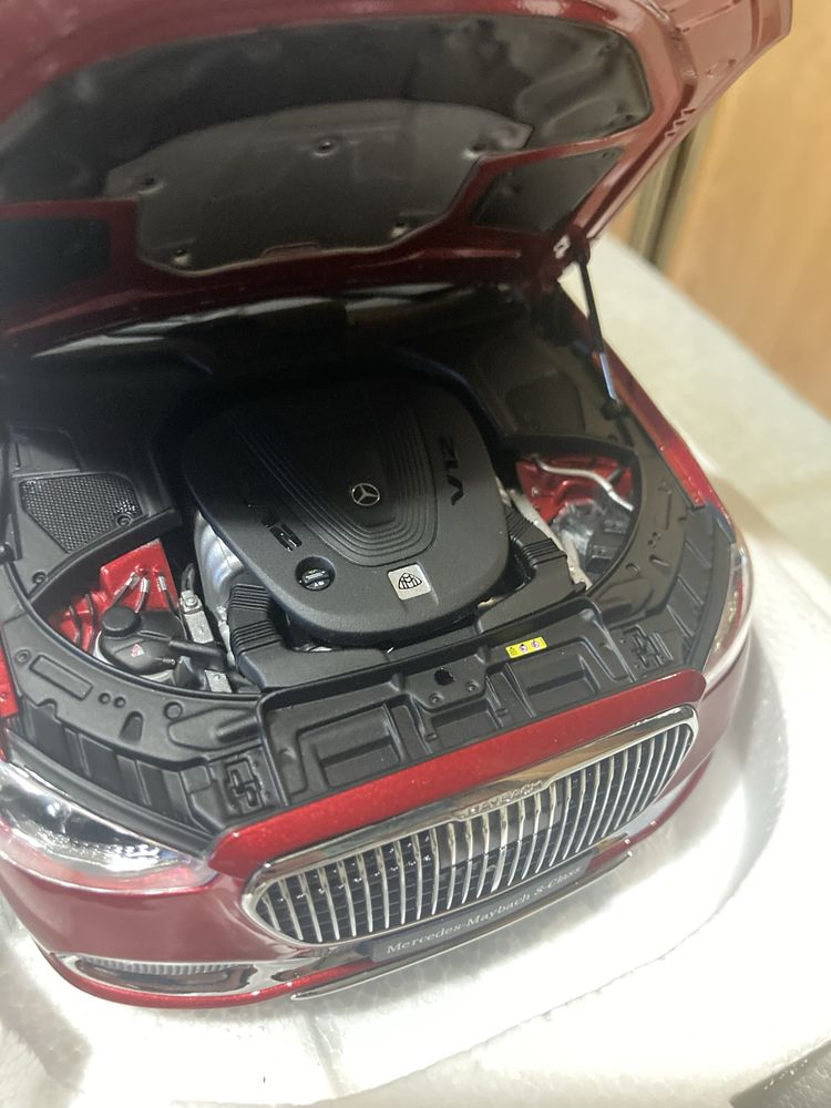 Maybach Mercedes Almost Real 1/18 1:18 red s680