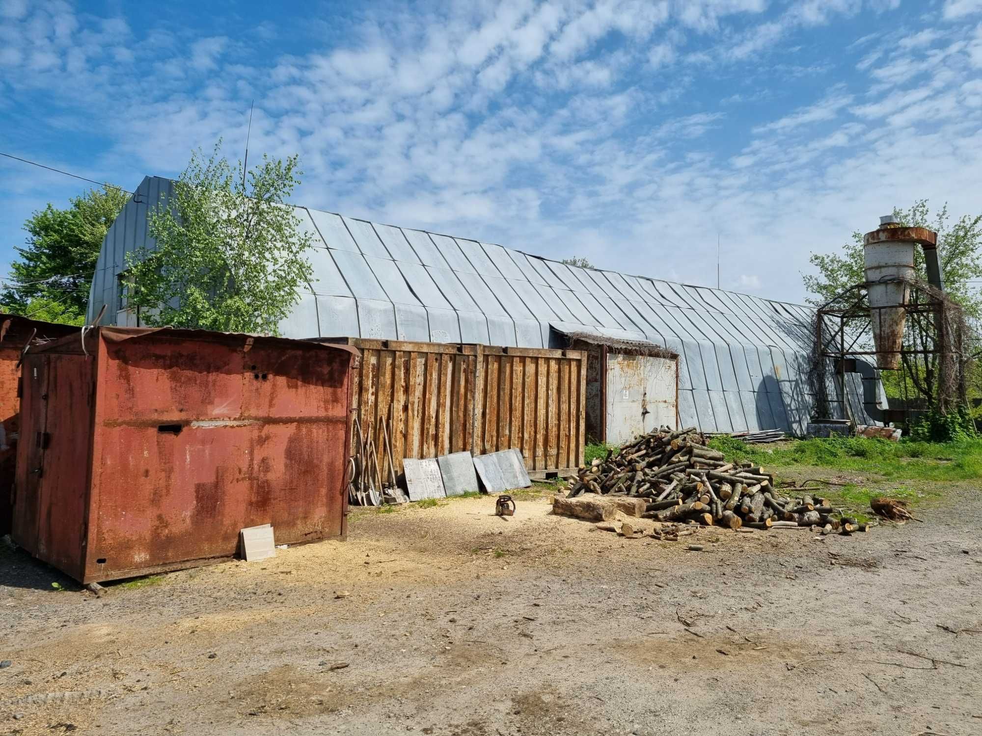 Продам виробниче приміщення гараж територія з козловим краном
