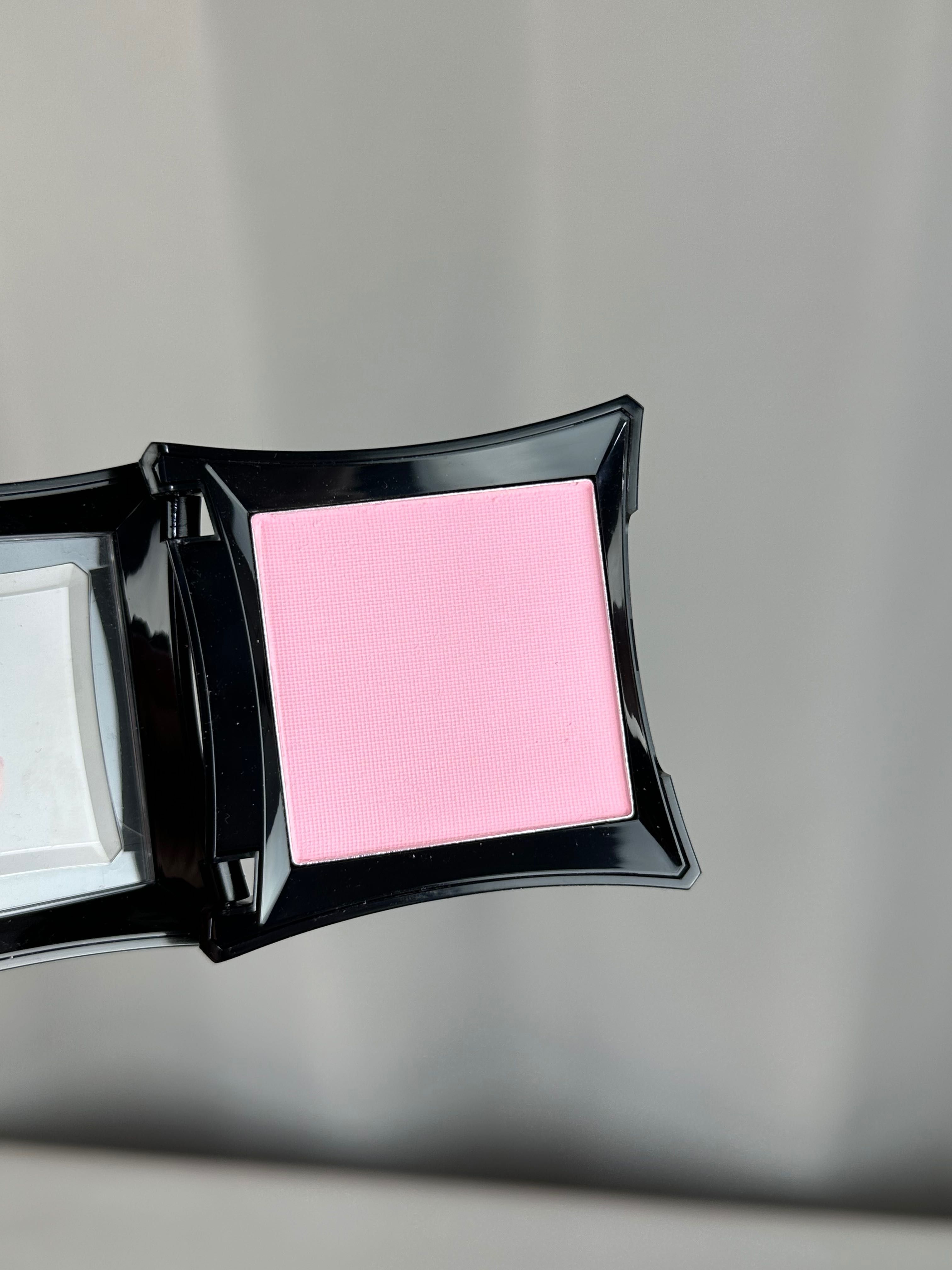 Illamasqua róż do policzków odcień Katie