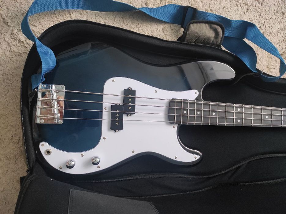 Чохол для бас гітари та ремінь для гітари синій