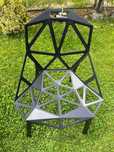 Designerskie krzesła geometryczne czarne metalowe