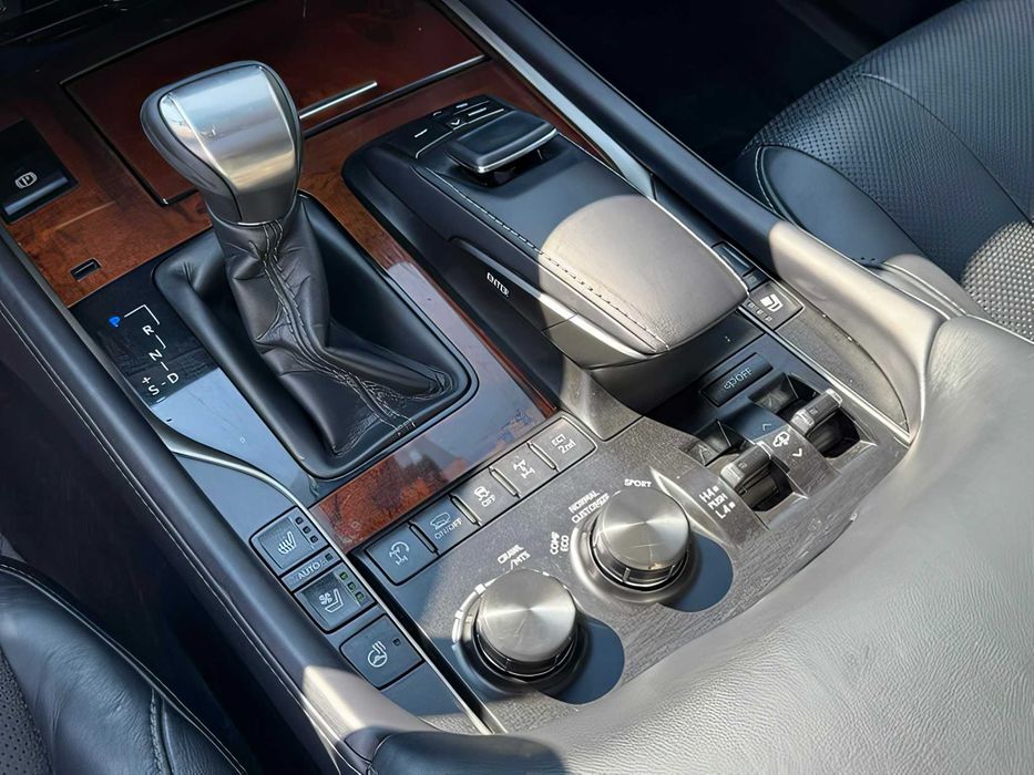 Lexus LX 570      2017