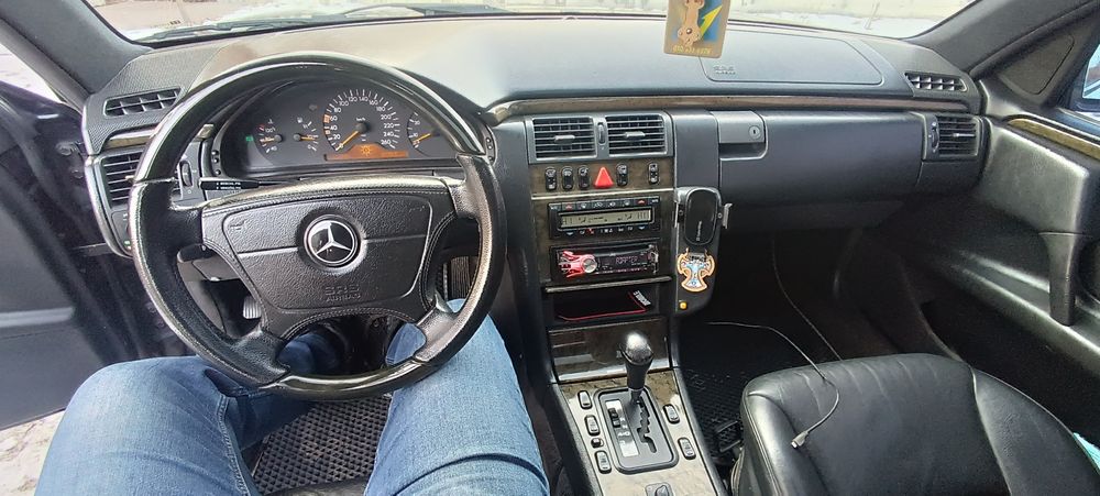 Mercedes E320 w210