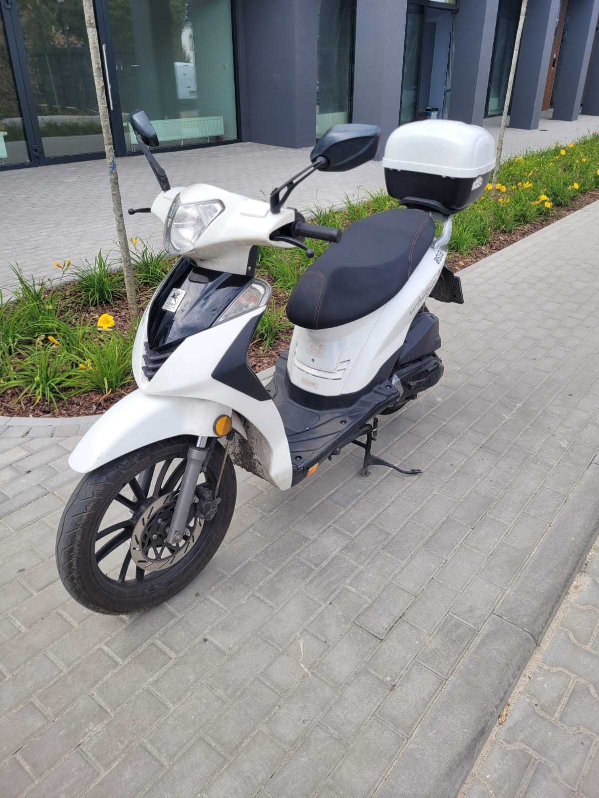 Skuter White City 125