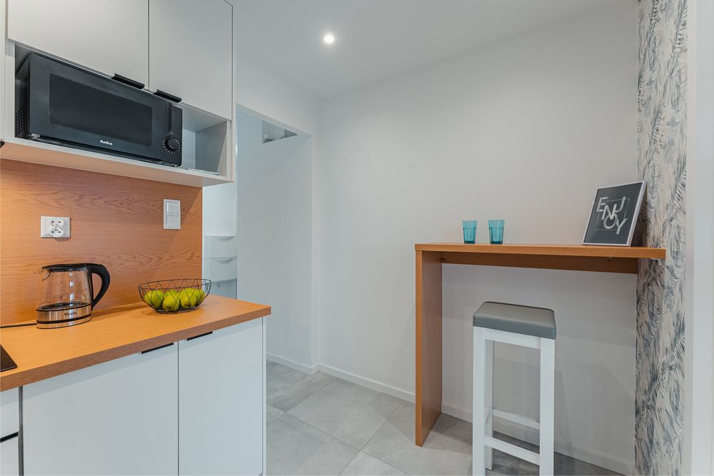 Duzy pokoj 1 osobowy z balkonem. Mieszkanie 3 osobowe NOWOSADECKA