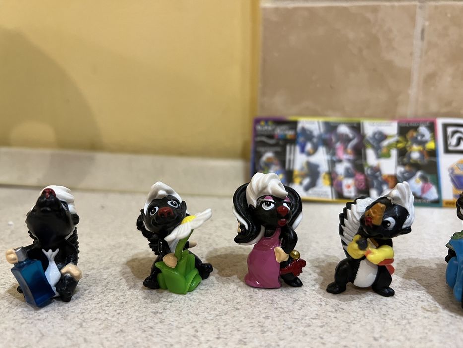 Скунси кіндер іграшки игрушки киндер скунсы