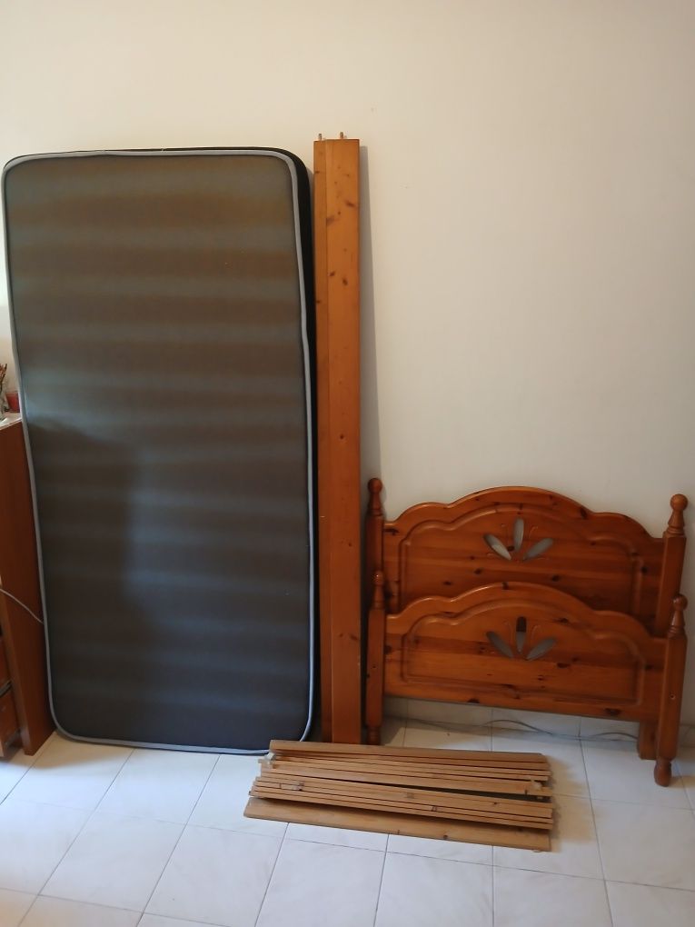 Cama de solteiro com estrado e colchão