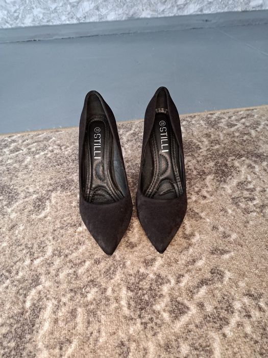 Туфлі лодочки на підборах