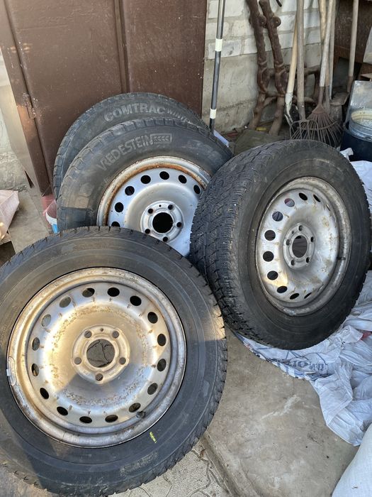 Резмна с дисками б/у зима 215/65 R16