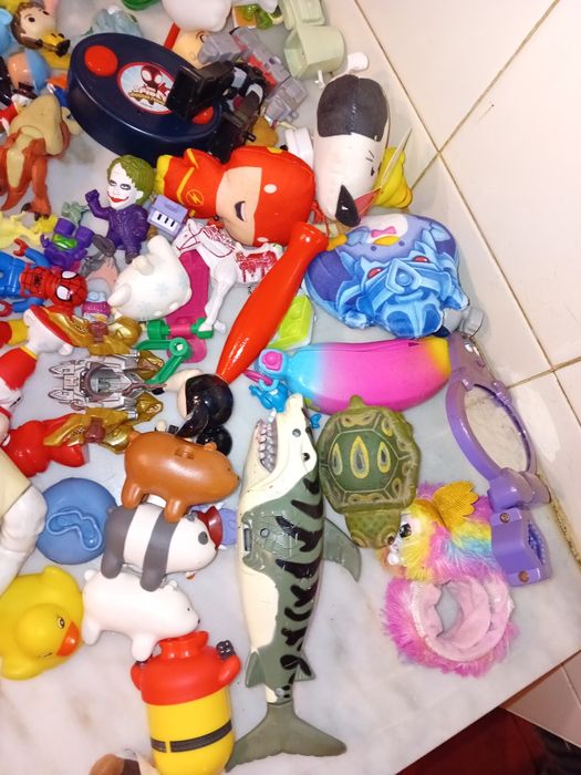 Conjunto de Bonecos e Figuras Diversos