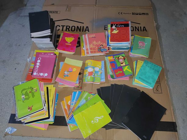 Cadernos escolares e separadores