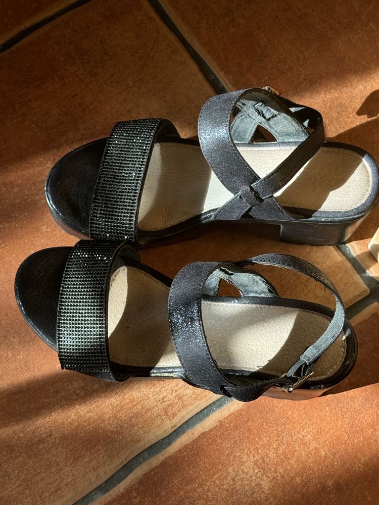 Sandalias pretas