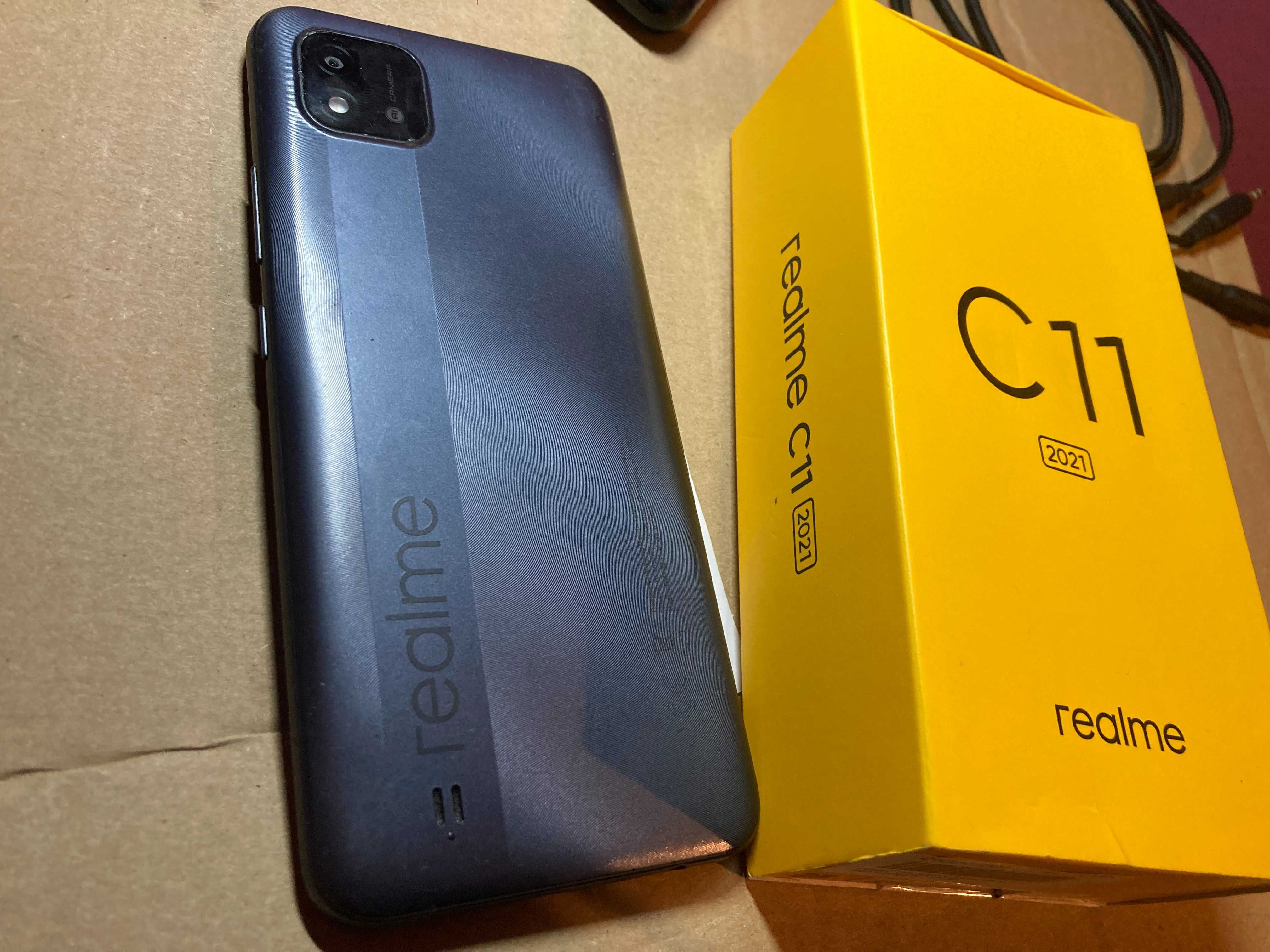 Realme  c11 2 GB/pęknięty ekran czarna plamką.