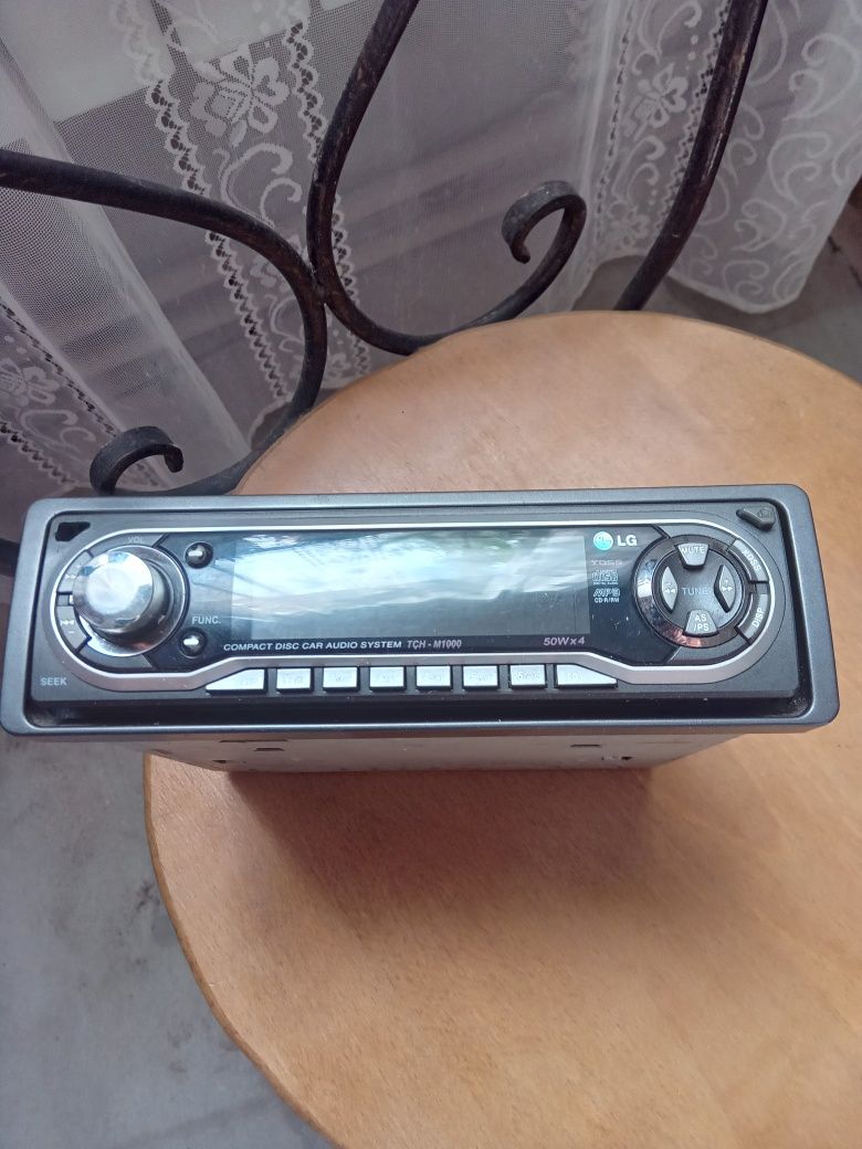 Автомобильная магнитола LG.