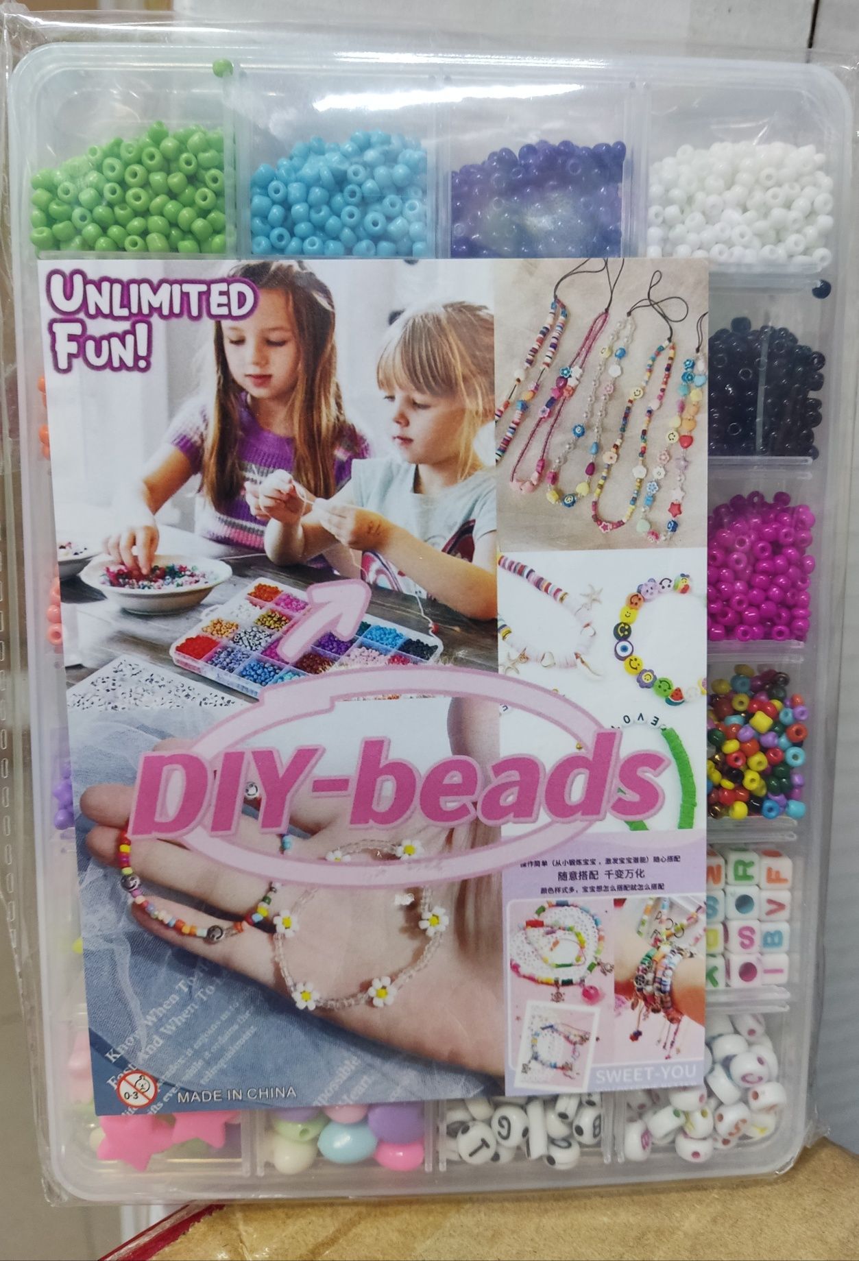 Набір бісеру для плетіння DIY-beads в контейнері 24 комірки ножиці
