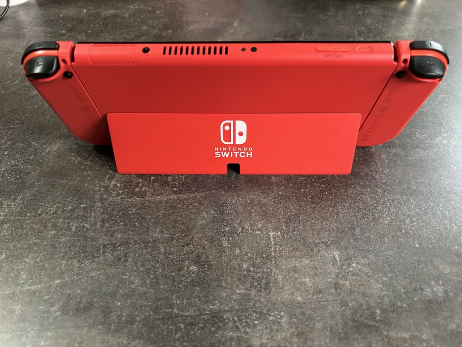 Sprzedam Nintendo switch oled Mario red edition w stanie idealnym