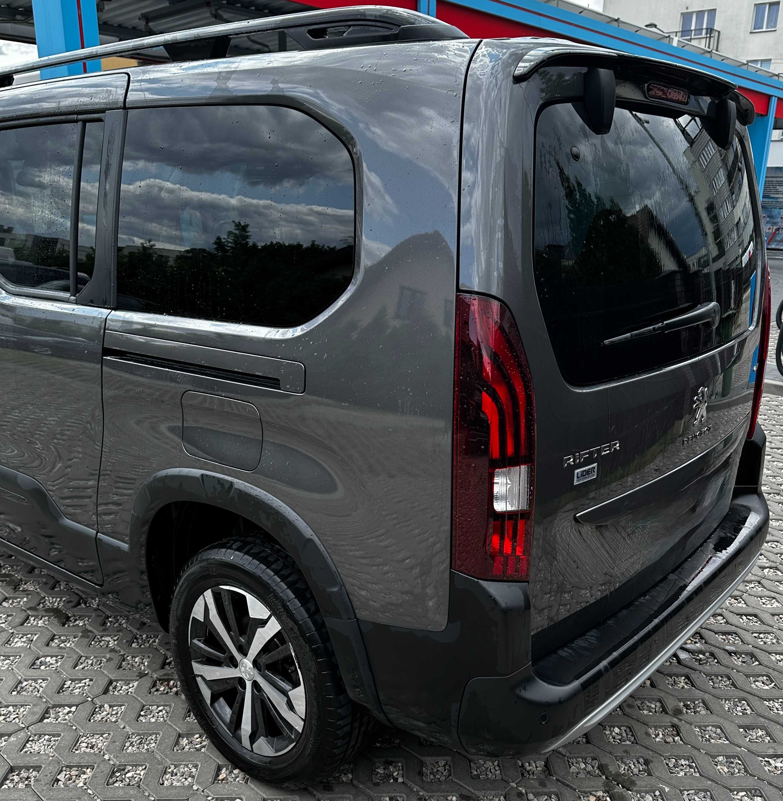 Peugeot Rifter 7os. 130km long GT PL salon