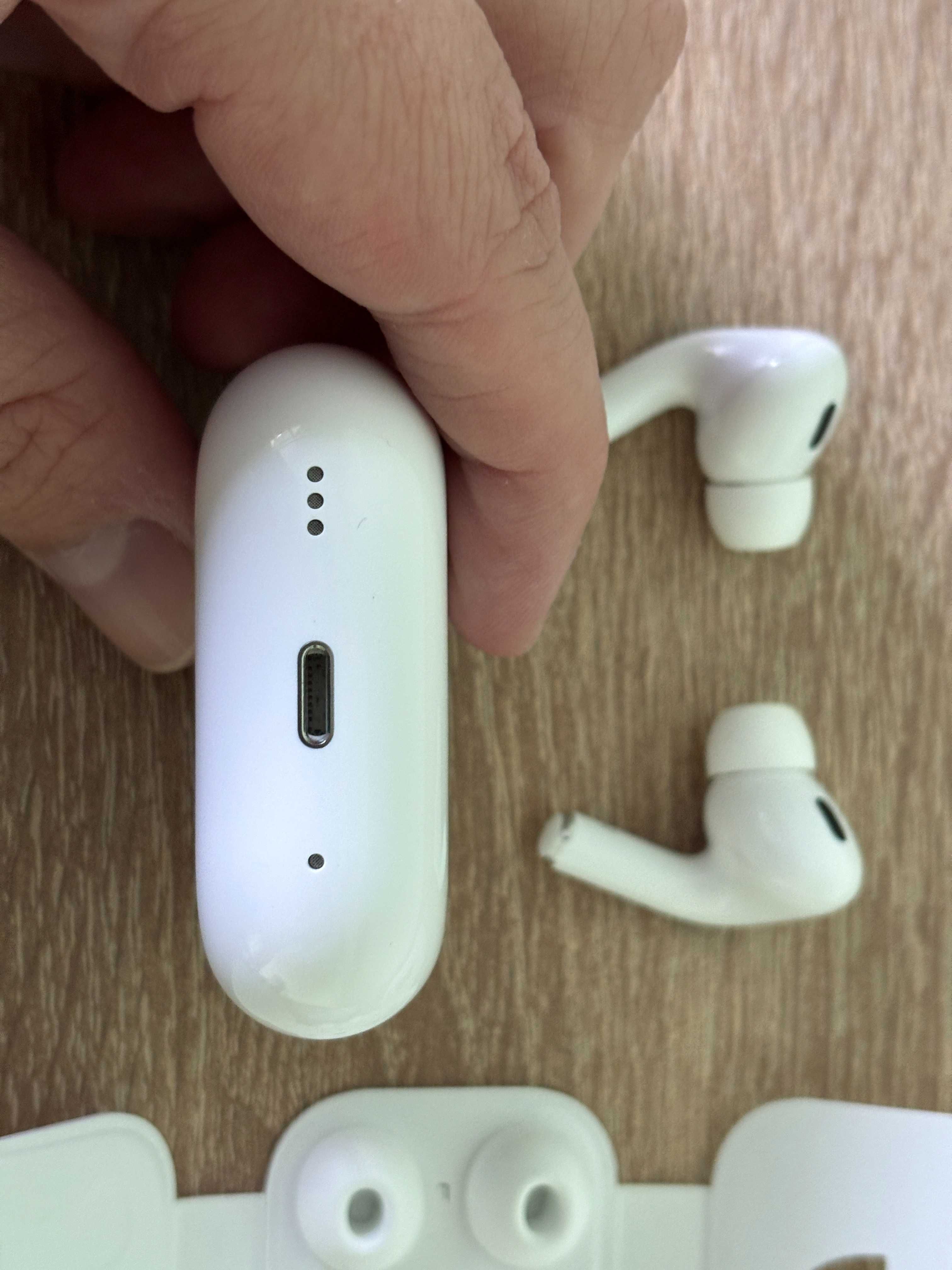 Apple AirPods Pro Gen 2 USB Lightening (A2699)