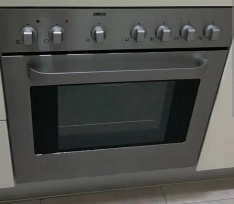 Forno elétrico de encastrar e placa vitrocerámica Zanussi