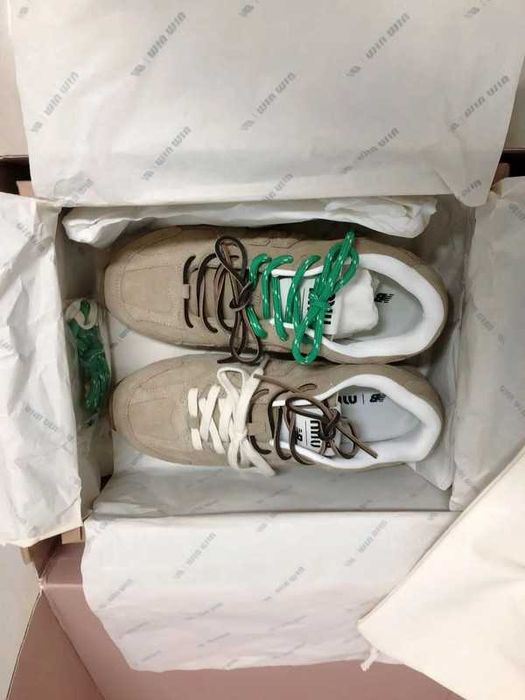 ButyDamskie New‍ Balance‍ 530 Miu Miu brązowy Uniseks R.41