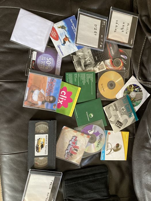 Lote de CD's e dois Porta CD's