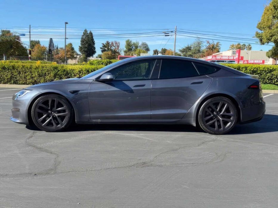 Tesla Model S      2022