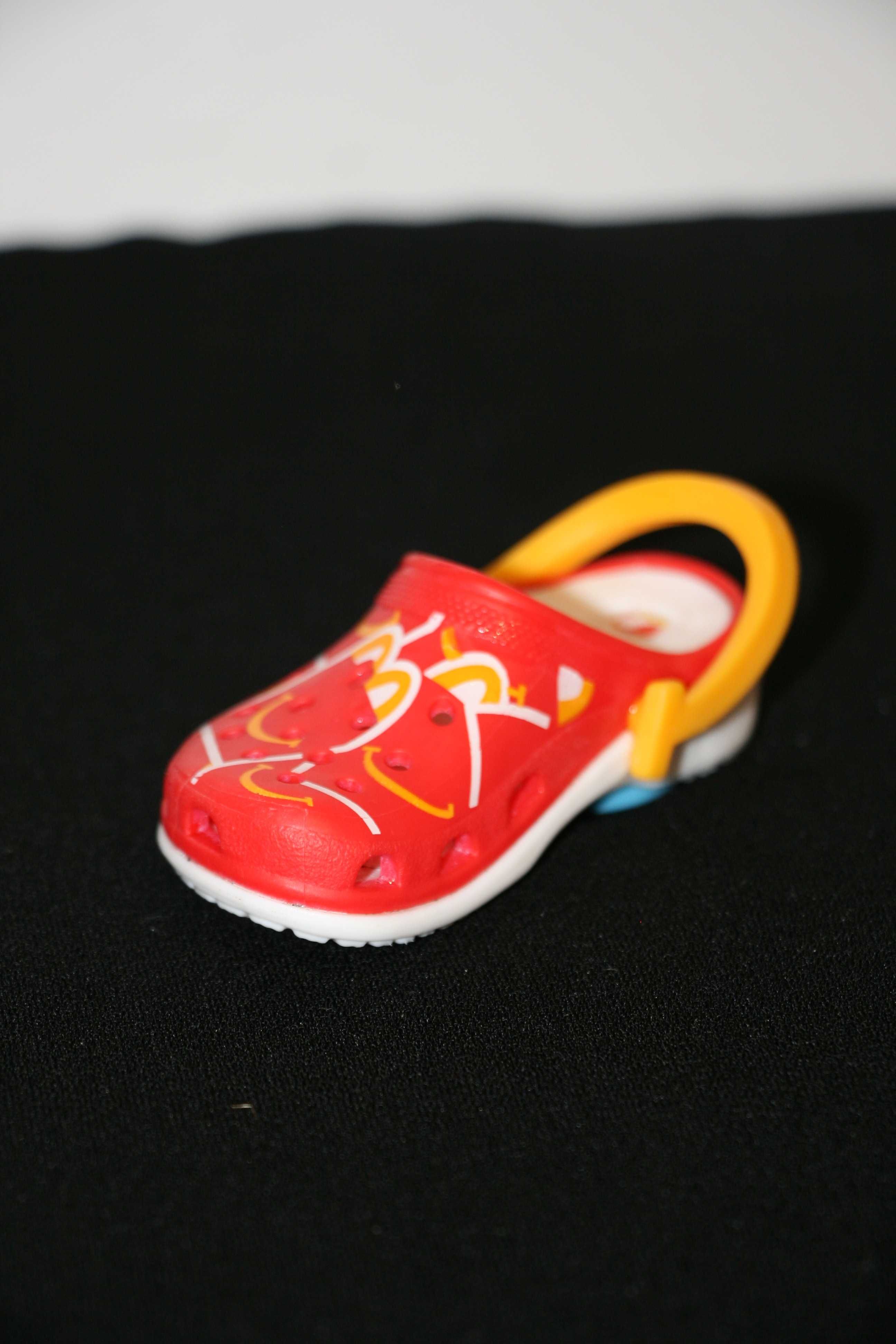 Crocs McDonald´s 2024
