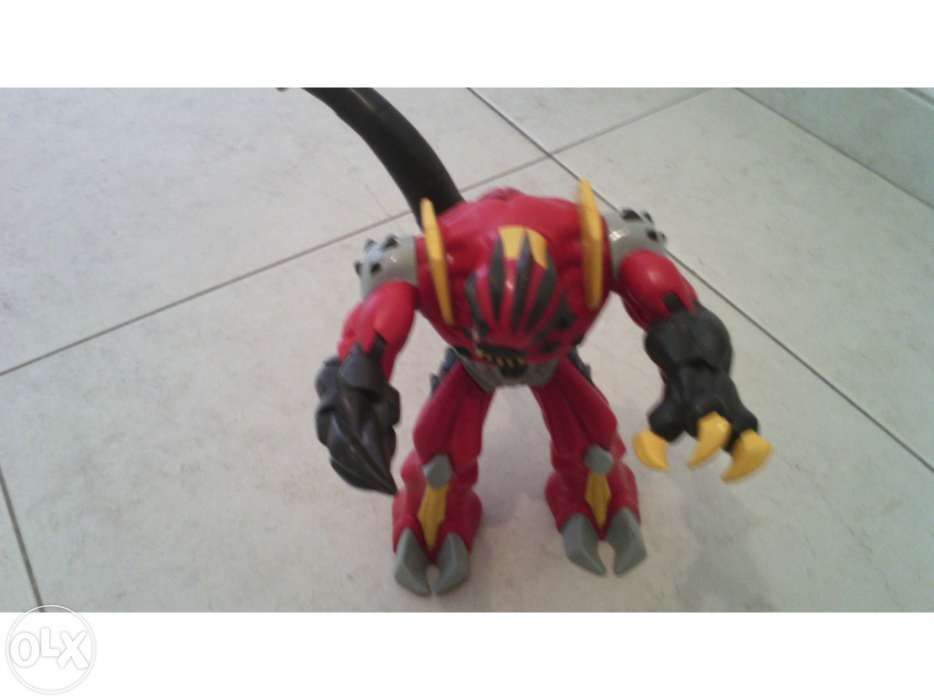 Bonecos dos gormiti que imitem sons