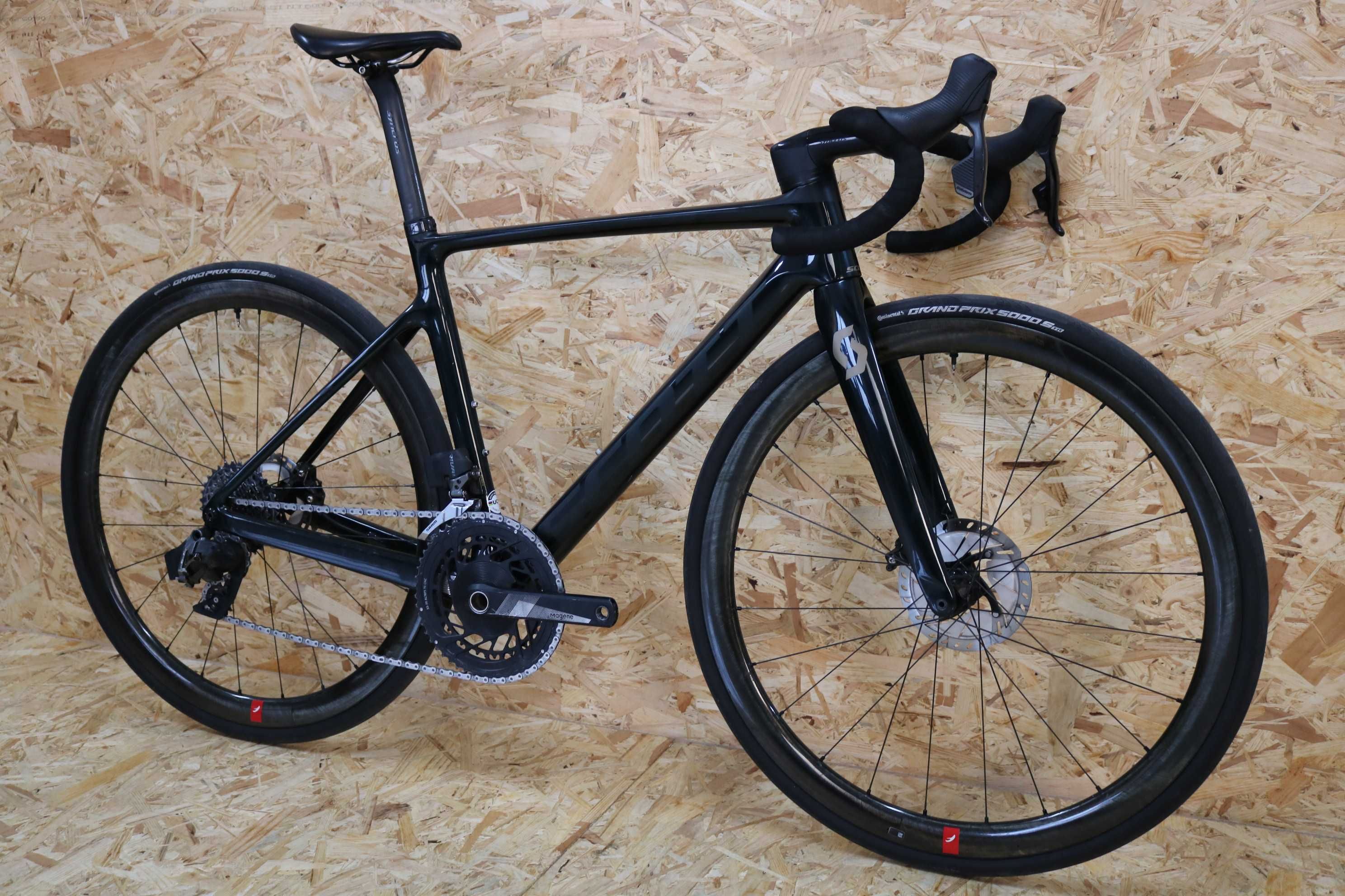 Bicicleta carbono Scott Addict RC - Sram Rival AXS - Rodas Carbono