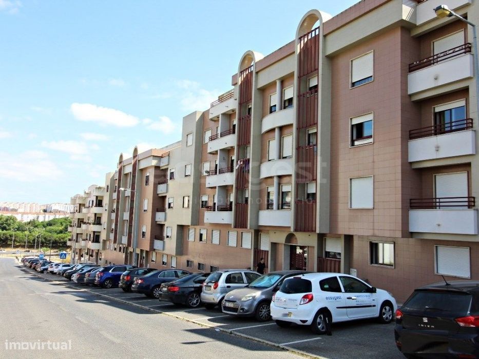 Excelente T4 no Centro Sul de Almada - c/ Box Fechada