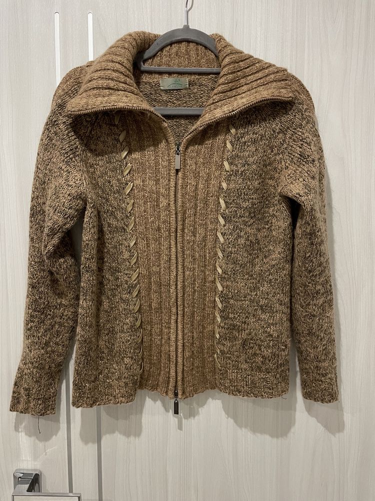 Sweter rozpinany z podwójnym zamkiem i golfem 80 proc. wełna