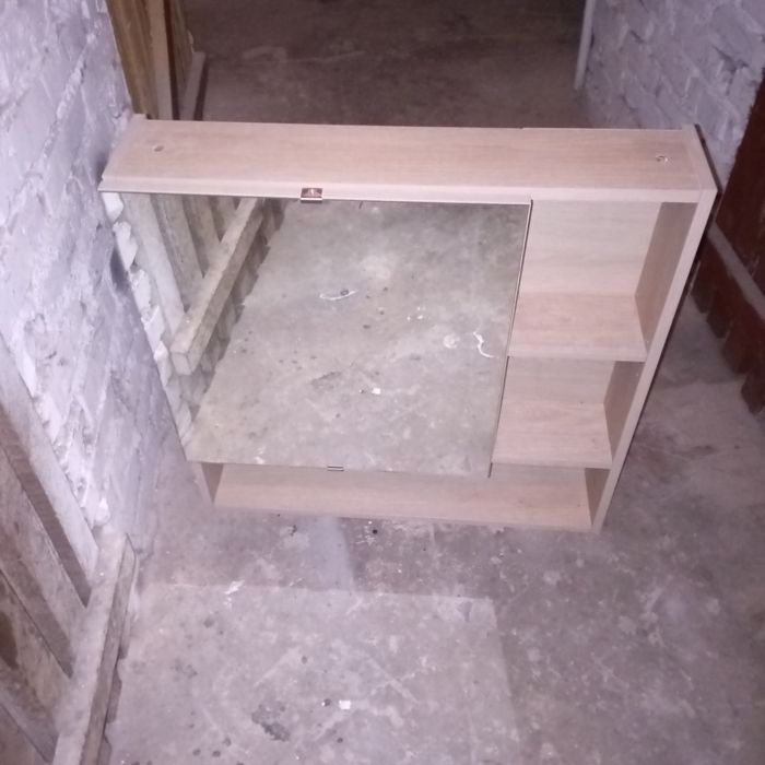 Szafka łazienkowa z lustrem