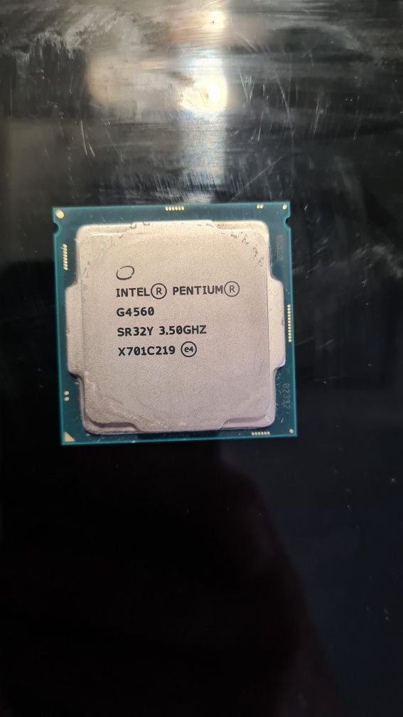 Intel pentium g4560 3.5 2/4 (i3 6100) 1151 v1 з кулером рідним