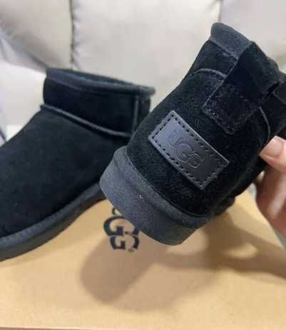 Śniegowce Ugg Bottines Classic Ultra czarne EU39