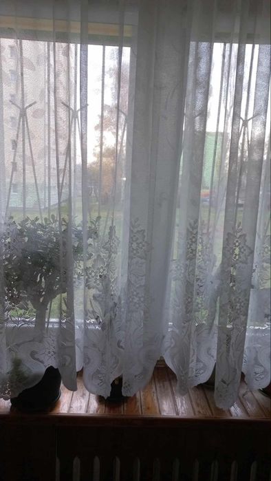 Firanka z taśmą do regulacji