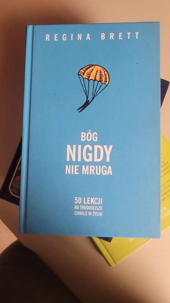 Książka Bóg nigdy nie mruga