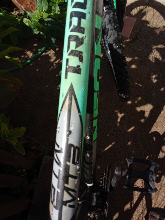 mtb track neon bicicleta montanha verde