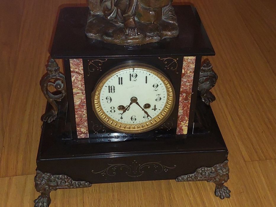 Relógio antigo de mesa