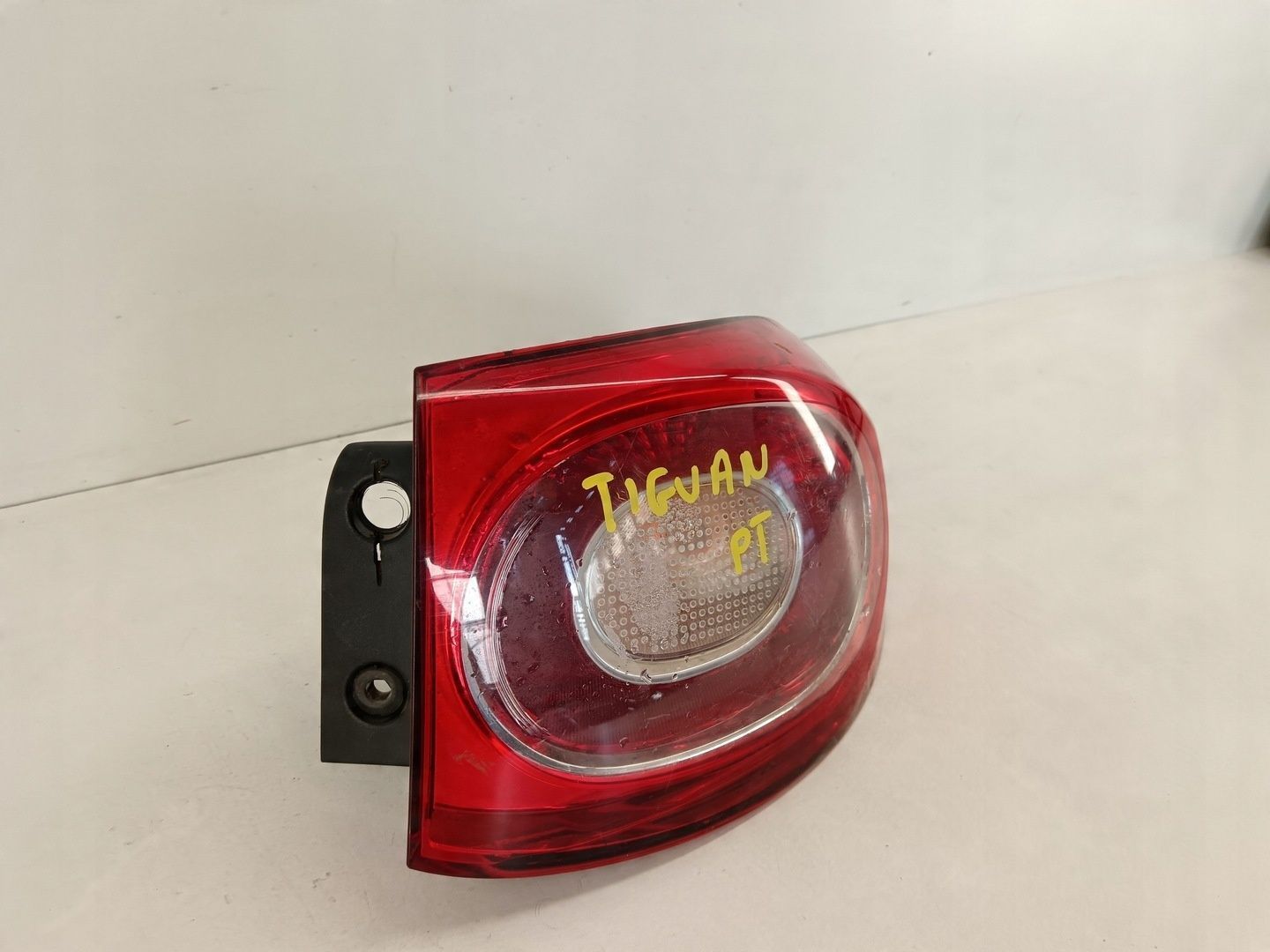 LAMPA PRAWA TYLNA VW TIGUAN I 07-13