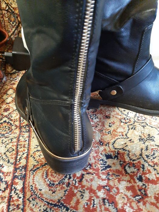 Продам сапоги и кроссовки