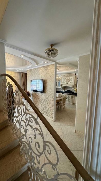 Продам шикарний триповерховий пентхаус у ЖК Тінистий Педагогічний пр.