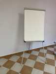 Flipchart tablica suchościeralna na 3 nogach
