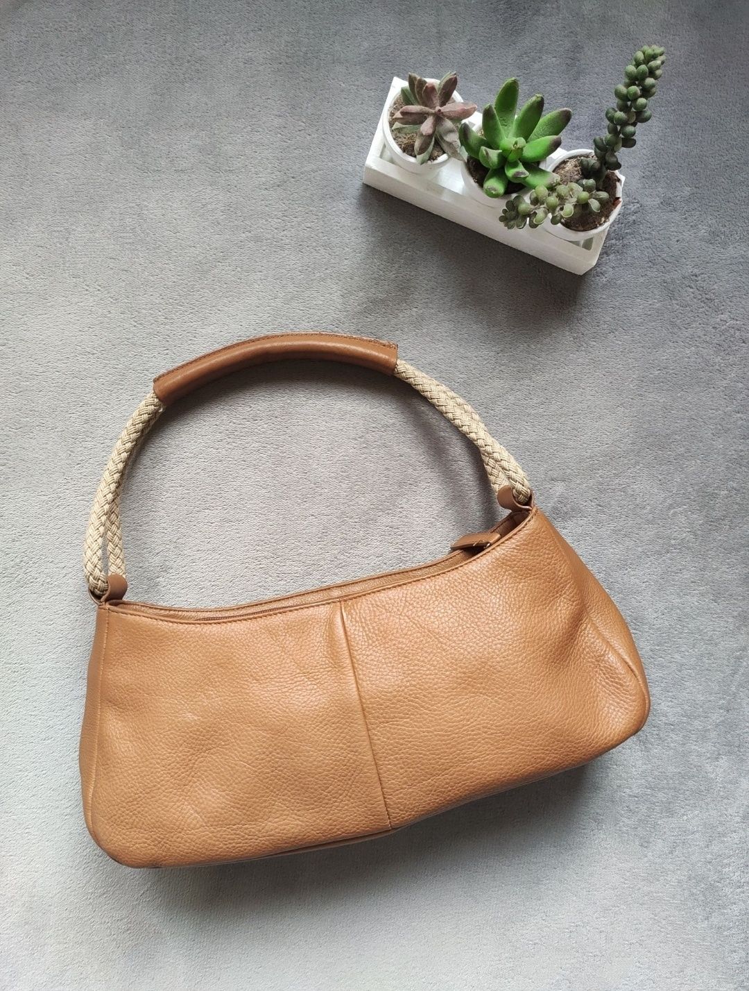 Кожаная бежевая коричневая сумка багет Tula /Сумка Lowepro