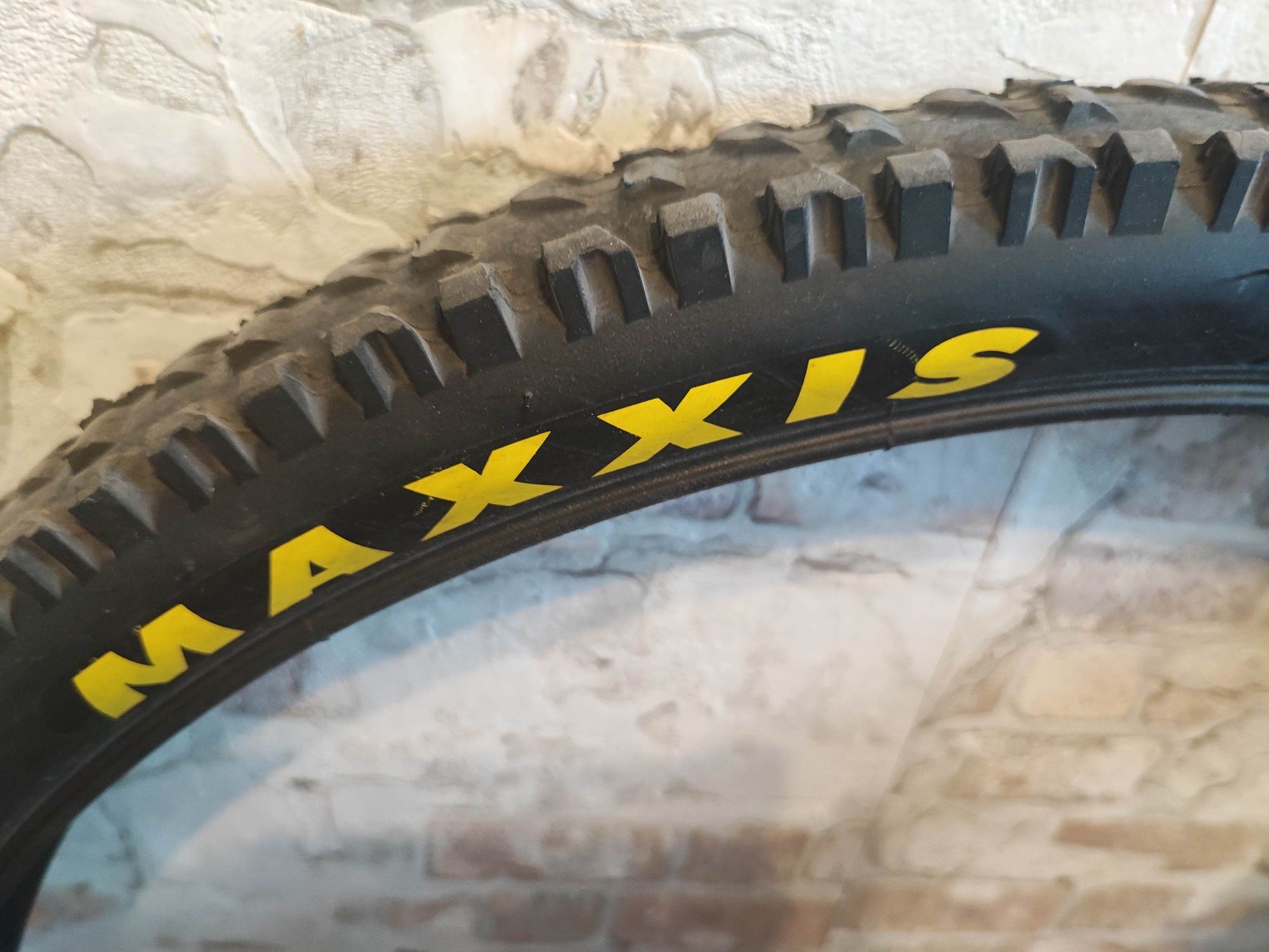 Продам покрышки Maxxis 26 (1.25-2.4) Exo