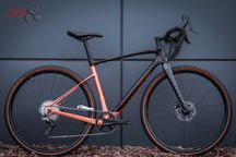 Giant Revolt X — надійний карбоновий гравійник для тривалих маршрутів