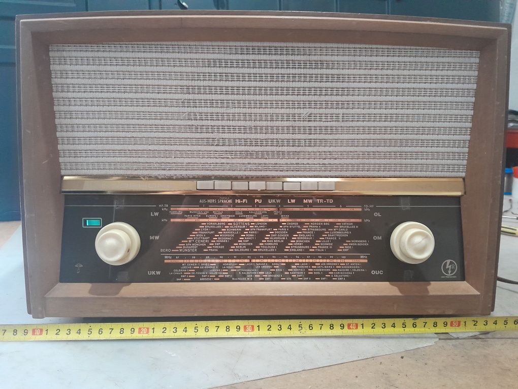 Rádio a válvulas Biennophone Celerina de 1960