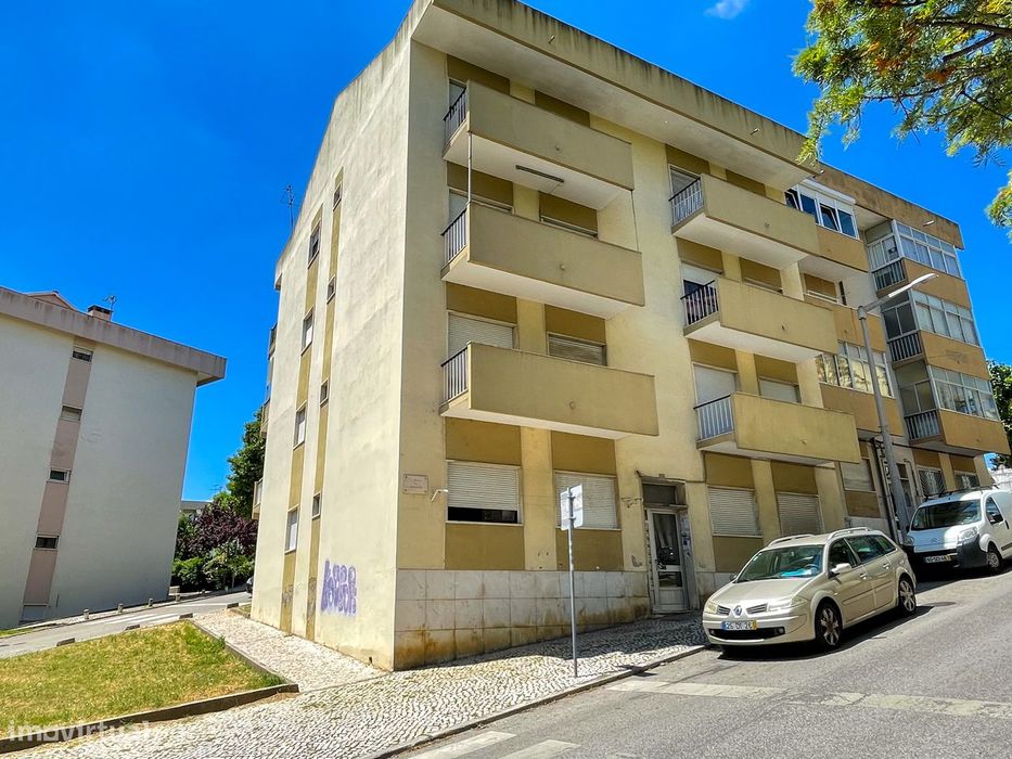 8 T2 + Sótão - Prédio - Póvoa de Santa Iria