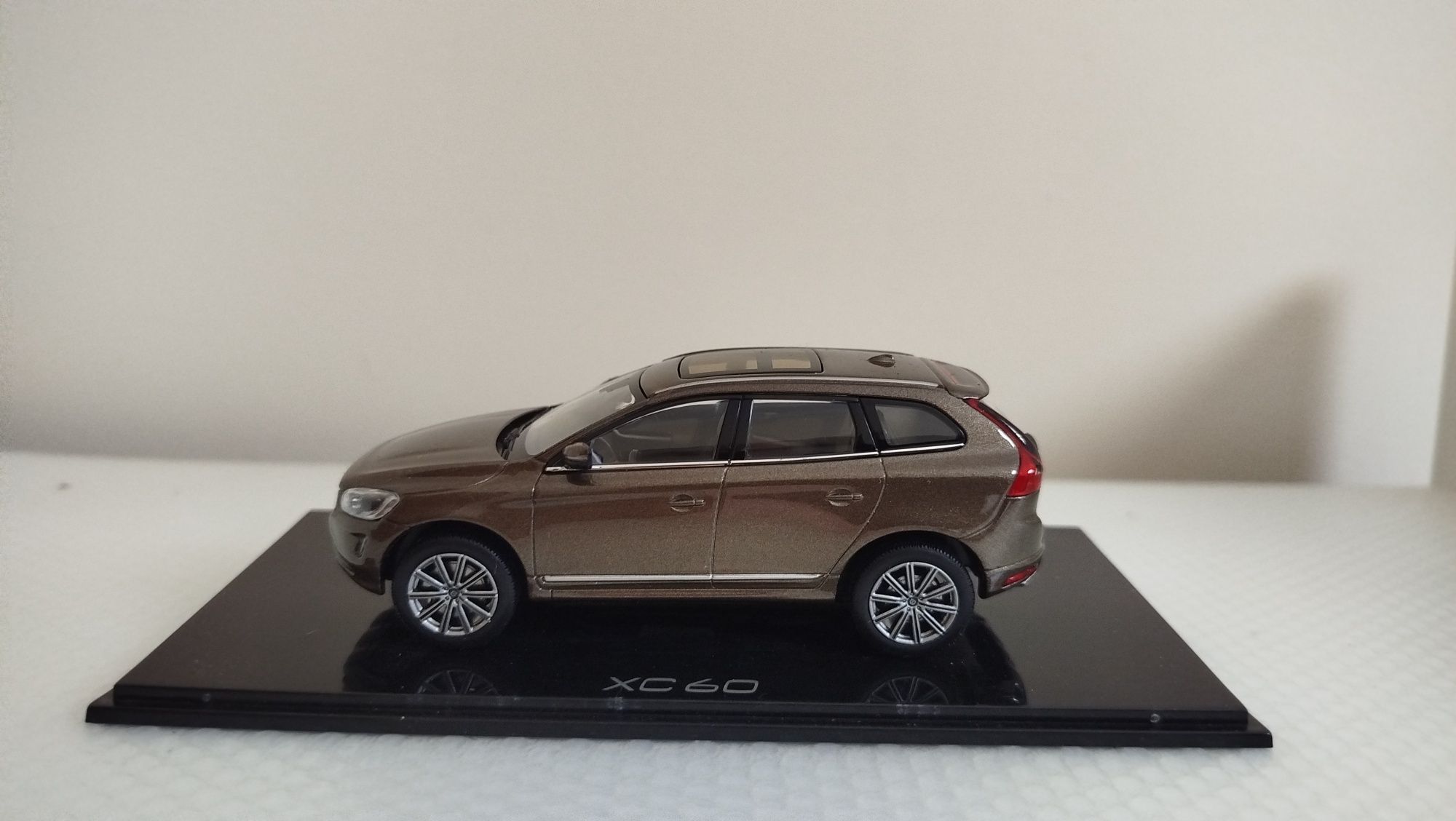 Miniatura Volvo XC60 Nova 1/43