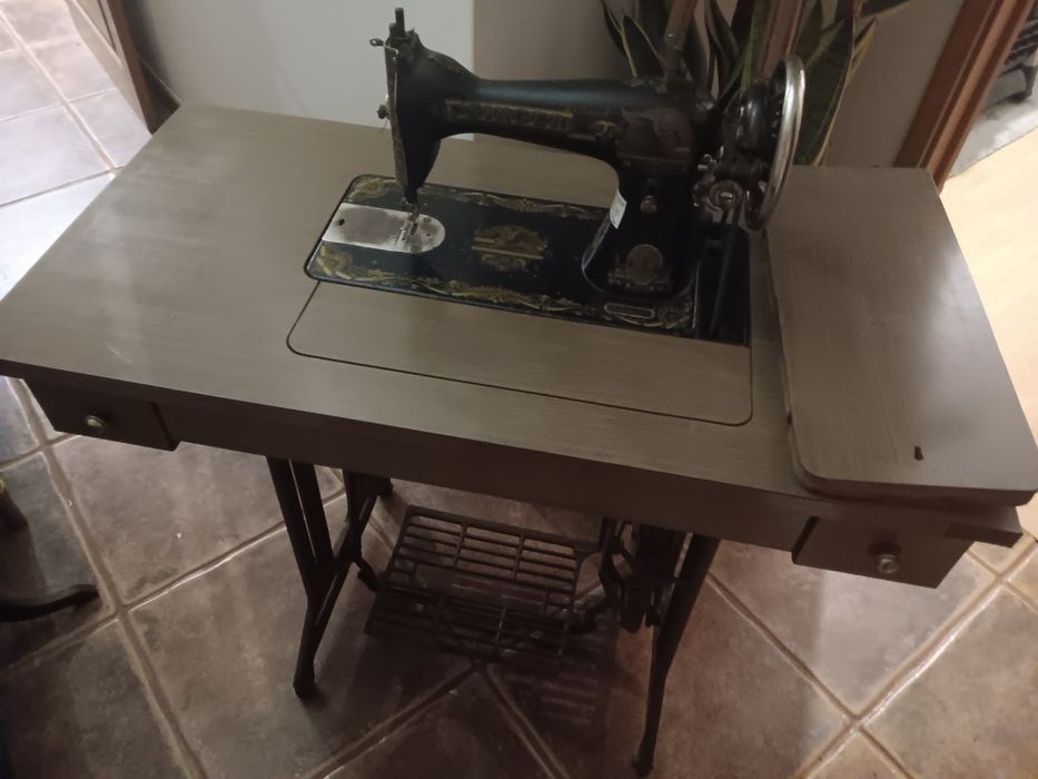 Máquina de costura singer antiga