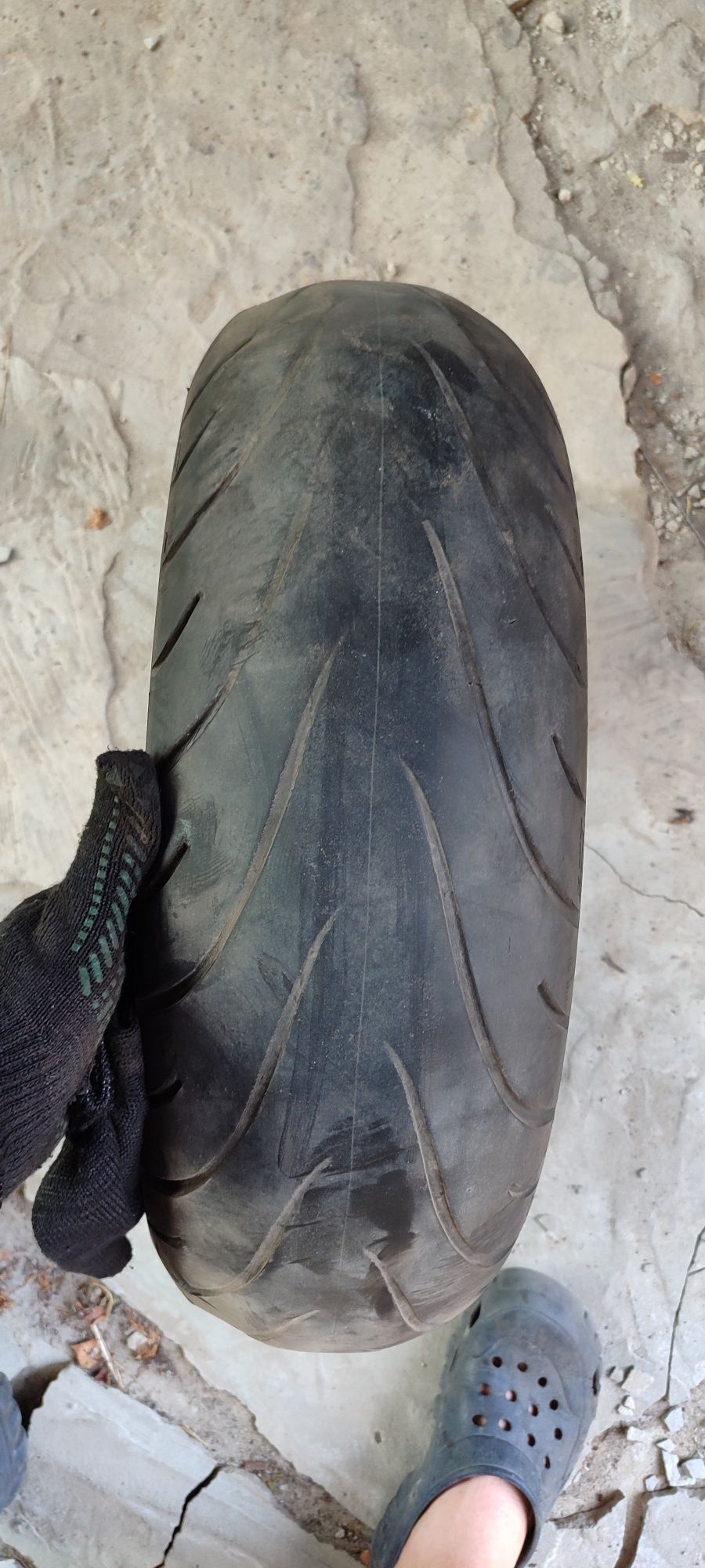 продам покришку задню 180/55/r17